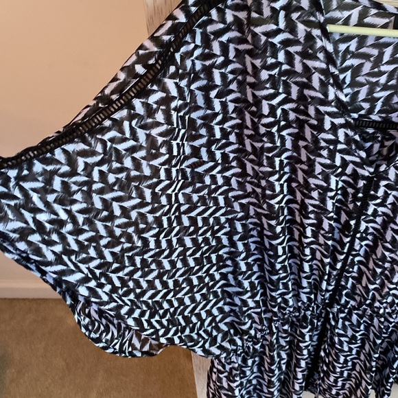 Light and flowy cinch waist top - Picture 2 of 6